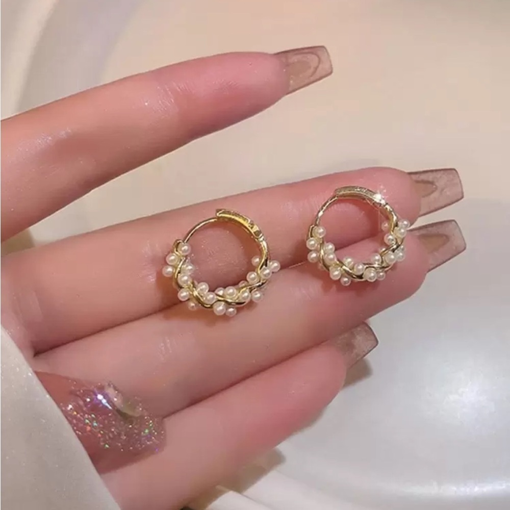 Elegant Gold Plated Hoop Earrings with Pearl Inlays - Picture 2 of 9